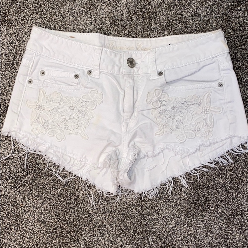 White American Eagle shorts